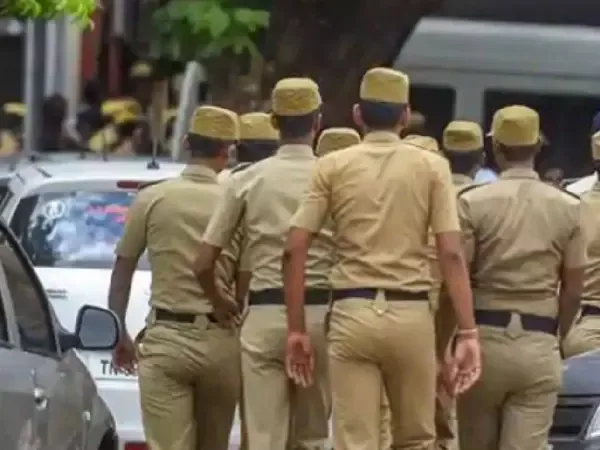 পুলিসের জালে ধরা পড়ল 'পুলিস'
