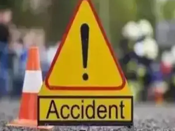 পরীক্ষা দিতে আসার পথে দুর্ঘটনায় গুরুতর জখম পরীক্ষার্থী ও তাঁর বাবা