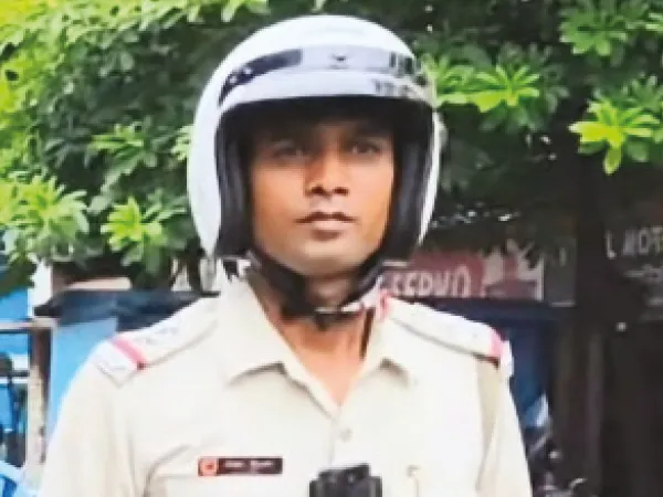 মেরে অটোচালকের মাথা ফটিয়ে দিলেন বহরমপুরের ট্রাফিক ওসি!