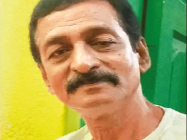 নাতনিকে শ্লীলতাহানির অভিযোগ, রেললাইনে ঝাঁপ দিয়ে আত্মঘাতী দাদু