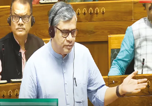 নিউদিল্লি স্টেশনে পদপিষ্টের ঘটনা নিয়ে সংসদে মেজাজ হারালেন মন্ত্রী