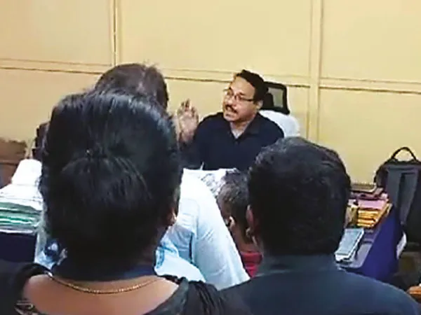 সন্ধ্যা নামতেই সক্রিয় বিএলআরও অফিস, তুমুল বিক্ষোভ ল’ক্লার্কদের