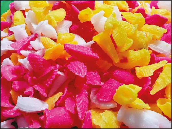 মঠ‑ফুট কড়াই কিনতে ক্রেতাদের ভিড়