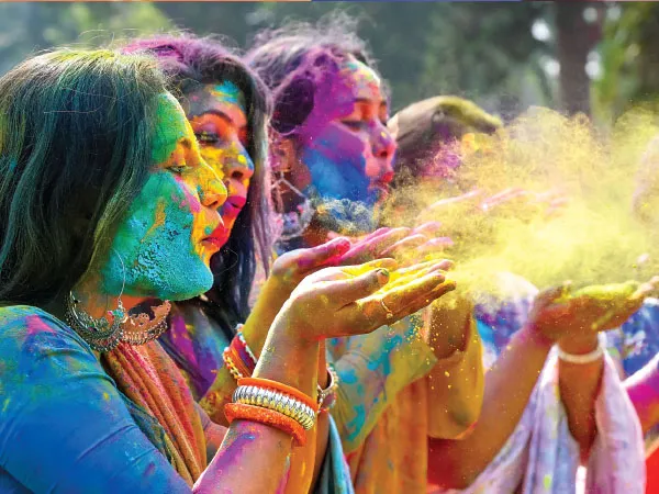 শুনি বঙ্গে বসন্তোৎসবের ধ্বনি