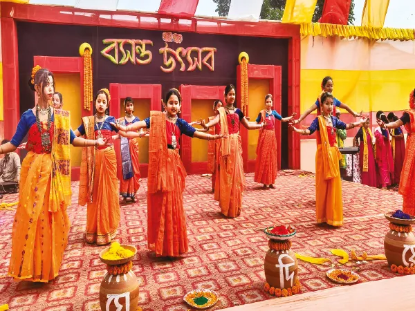 মর্নিং স্টার স্কুলের খুদেদের অংশগ্রহণে উজ্জ্বল হয়ে উঠল বসন্ত উৎসব ‘রাঙিয়ে দিয়ে যাও’