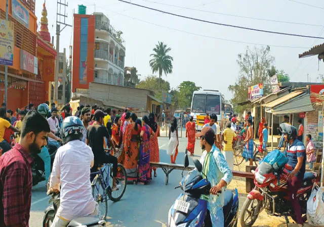 সাহাপুরে দুই ব্যক্তিকে ছাড়ার দাবিতে অবরোধ