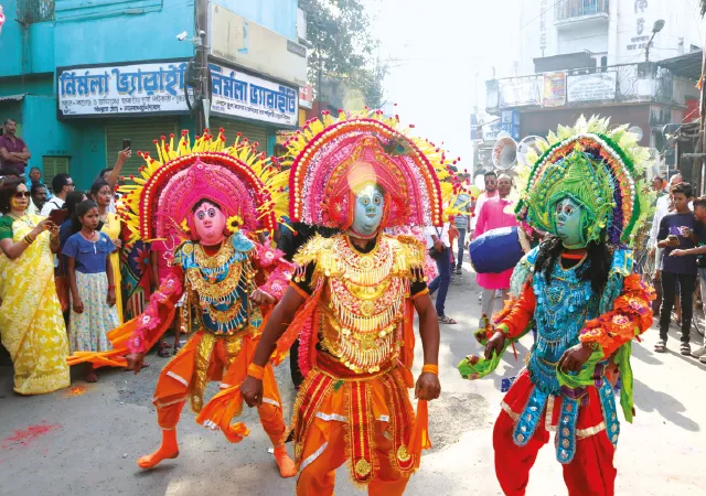 সক্রিয় পুলিস, মুর্শিদাবাদে প্রায় নির্বিঘ্নে দোল ও হোলি সম্পন্ন