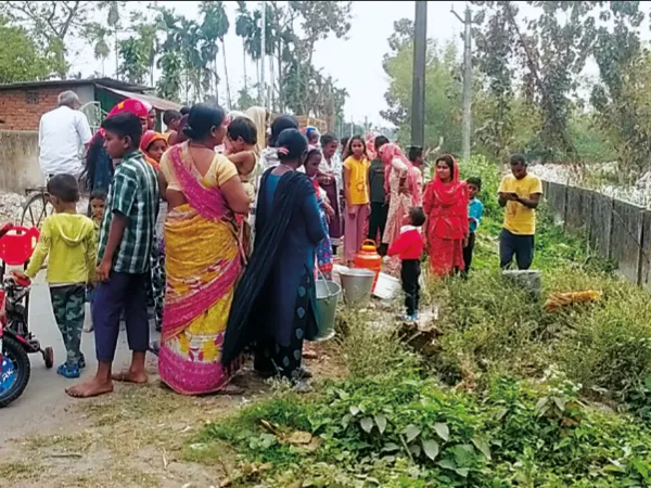 পানীয় জল নেই, কালুয়াজোতে রাস্তায় নেমে বিক্ষোভ বাসিন্দাদের