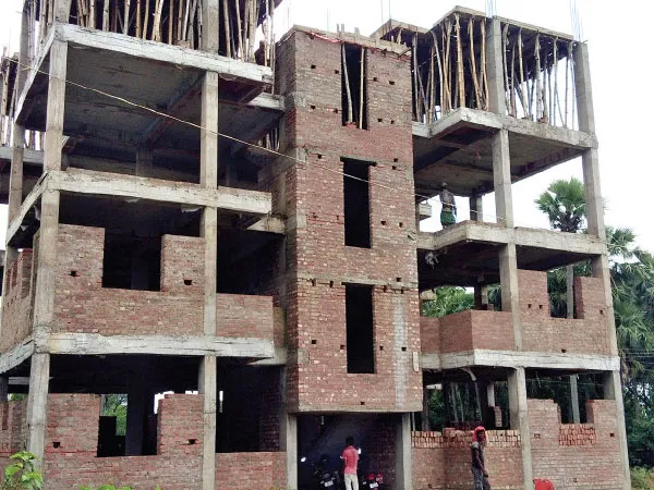 মহানগরে বেআইনি নির্মাণ সম্পূর্ণ বন্ধ, রাজ্যের বাকি পুরসভাকেও একই নিয়ম মানতে নির্দেশ