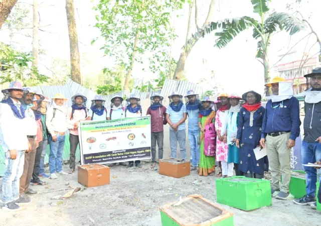 মৌপালনের ৭ দিনের আবাসিক প্রশিক্ষণ শুরু সাতমাইল সতীশ ক্লাব ও পাঠাগারে