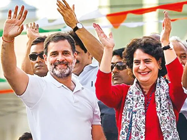 দেশে নেই রাহুল, লোকসভায় সই করে চলে গেলেন প্রিয়াঙ্কা