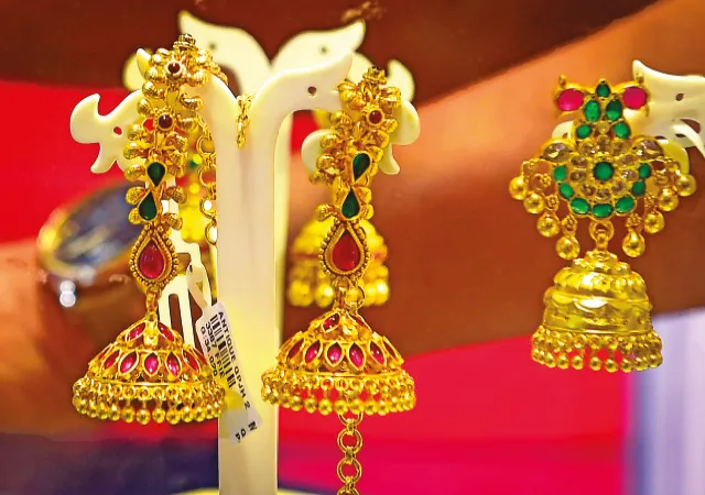 এফডি’তে নামমাত্র সুদ, শেয়ার বাজার তলানিতে, সোনায় বিনিয়োগে ঝুঁকছে মধ্যবিত্ত
