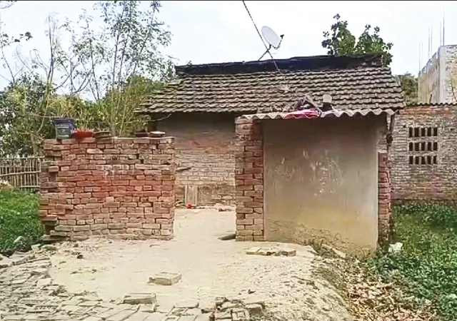 ফেরিওয়ালার ছদ্মবেশে অস্ত্রের কারবার চালাত মালদহের হাসান