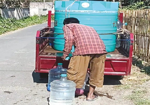 গরমের মুখে পানীয় জলের সঙ্কট, দ্রুত সমাধানের দাবি