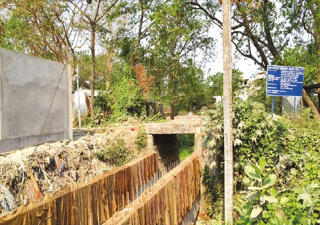কালভার্টের মুখ বন্ধ হয়ে গেলে বাবলারি  পঞ্চায়েতে ভেঙে পড়বে নিকাশি ব্যবস্থা
