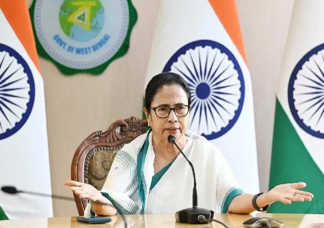 মুখ্যমন্ত্রীকে চিঠি লিখলেন গায়ত্রী চক্রবর্তী স্পিভাক