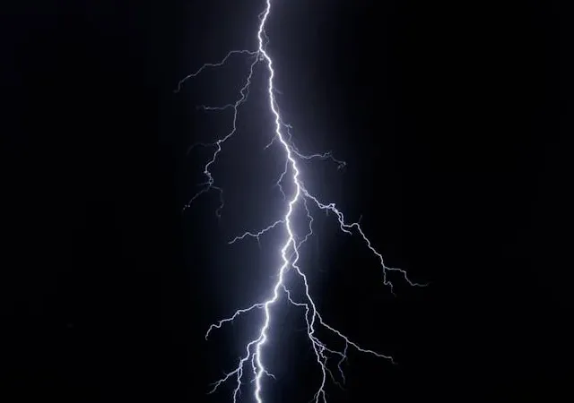 দক্ষিণবঙ্গে বজ্রাঘাতে মৃত্যু ২০ জনের