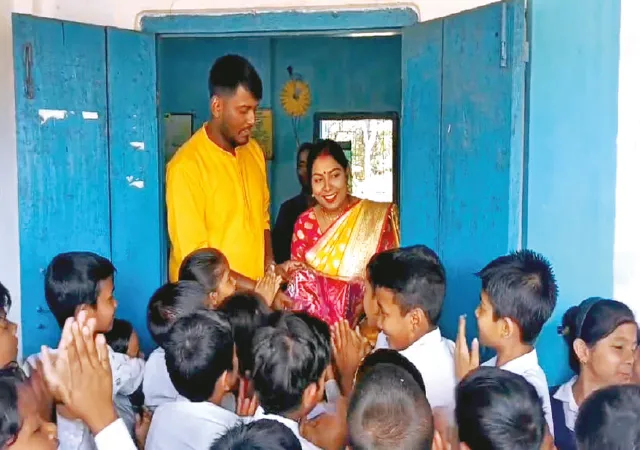 বিয়ের পর সাহেবগঞ্জের বিদ্যালয়ে প্রীতিভোজের আয়োজন করলেন শিক্ষক, শামিল পড়ুয়ারা