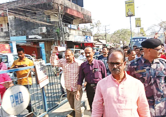 বিজেপি বিধায়ককে ঘিরে বিক্ষোভ, গাড়ি ‘ভাঙচুর’