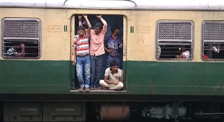 শিয়ালদহ শাখায় দু’দিনে বাতিল ৭৪টি লোকাল