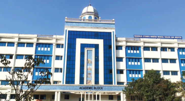 পরীক্ষার মাঝে শৌচাগারে পড়ুয়ার সঙ্গে, সরানো হল গ্রুপ ডি কর্মীকে