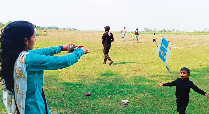 তিস্তা নদীর পাড়ে পেটকাটি, মুখপোড়া, চাঁদিয়ালের লড়াইয়ে মাতল শিশুরাও