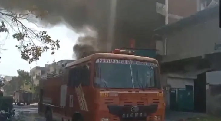 হরিয়ানার সোনিপতে একটি কারখানায় ভয়াবহ অগ্নিকাণ্ড, অকুস্থলে দমকলের একাধিক ইঞ্জিন