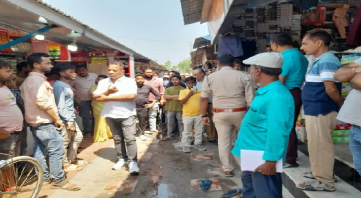 হাটের অবৈধ নির্মাণ ভাঙল জেলা পরিষদ
