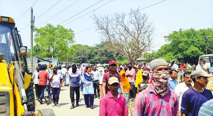 দুর্গাপুরে জবরদখল উচ্ছেদ অভিযান ডিভিসির, বস্তিবাসীর বাধায় উত্তেজনা