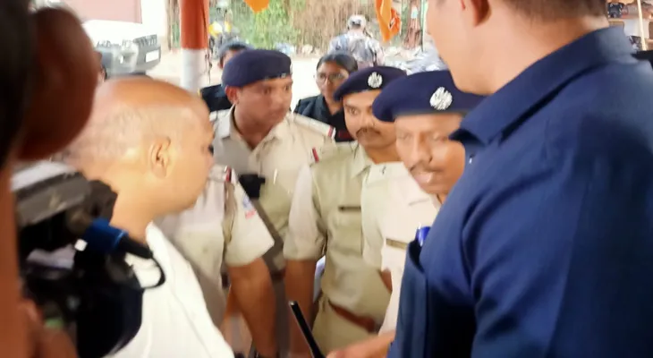 অর্জুন সিংয়ের ‘মজদুর ভবনে’ পুলিশ, জিজ্ঞাসাবাদ করা হচ্ছে প্রাক্তন বিজেপি সাংসদকে