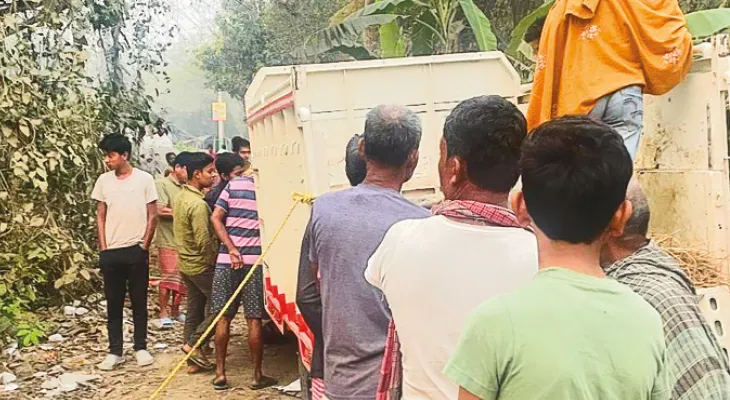 হরিরামপুরে ষাঁড় চুরি করতে এসে গ্রামবাসীদের দেখে পালাল চোরেরা