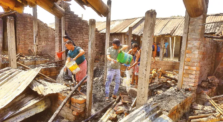 মথুরাপুর হাটে অগ্নিকাণ্ডে ক্ষতি, অগ্নিনির্বাপণ ব্যবস্থা না থাকায় প্রশ্ন