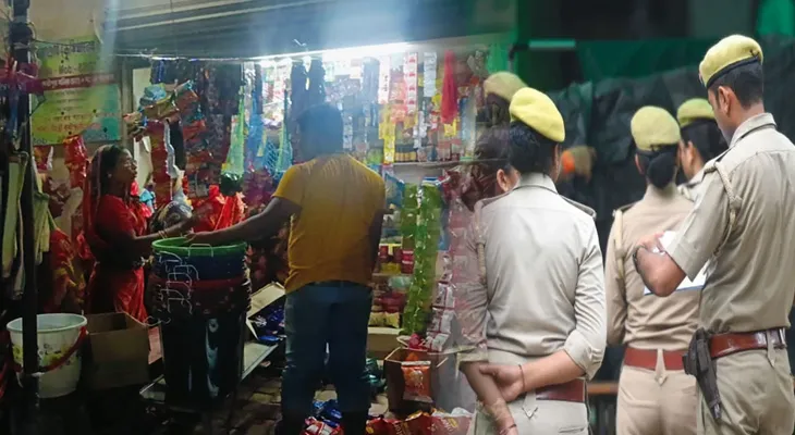 মৈপীঠে বেআইনি মদ বিক্রির কারবার ঘিরে উত্তেজনা, আক্রান্ত পুলিস, গাড়ি ঘিরে বিক্ষোভ