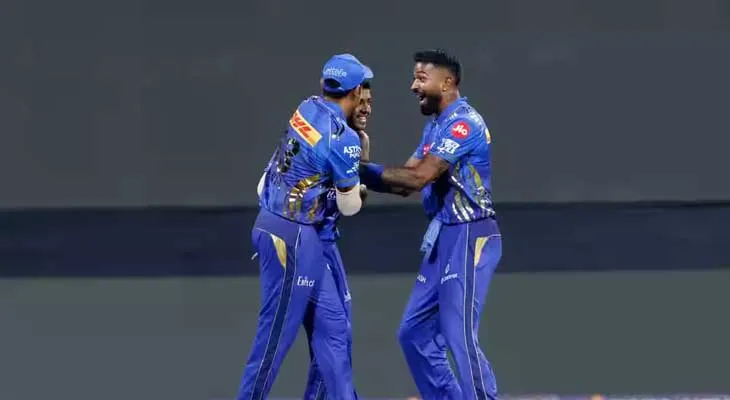 আইপিএল: ৫ রানে আউট আন্দ্রে রাসেল, কেকেআর ৮৮/৮ (১২.৪ ওভার), বিপক্ষ মুম্বই
