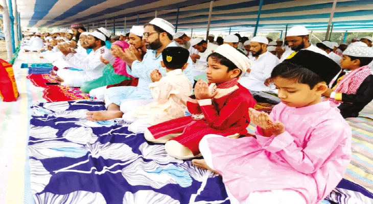 বাঁকুড়া, পুরুলিয়া ও আরামবাগে খুশির ঈদ পালিত