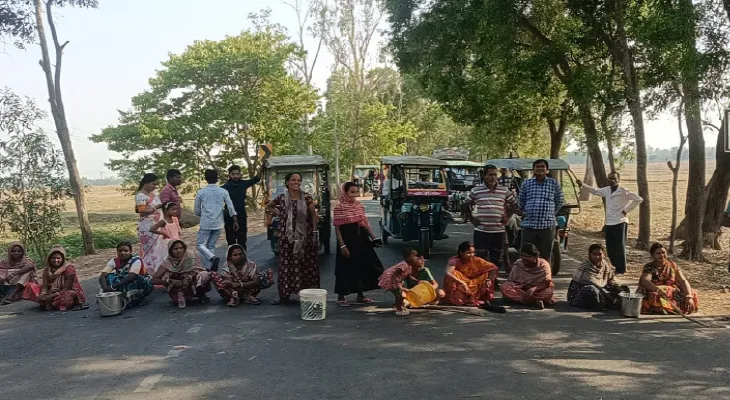 জলের দাবিতে রাজ্য সড়ক অবরোধ, ১৫ দিনের সময়সীমা চাইল প্রশাসন