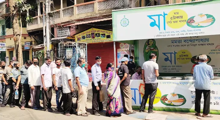 এক বছরে শিলিগুড়ির ৭টি ‘মা ক্যান্টিন’ থেকে বিলি ছ’লক্ষাধিক প্লেট খাবার