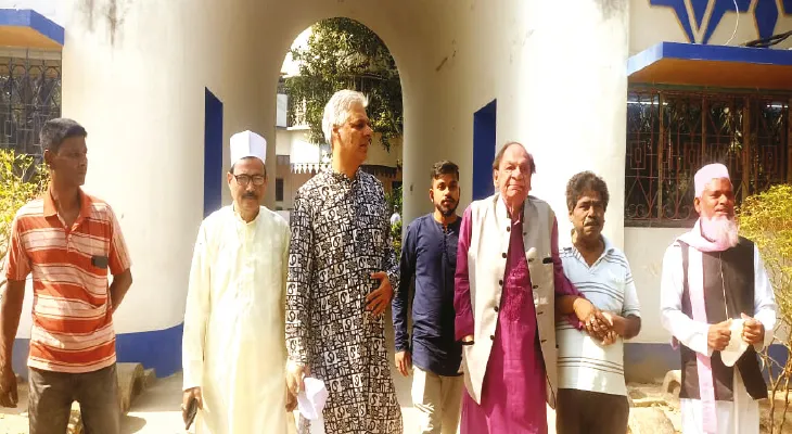 সম্প্রীতির আবহে পালিত ঈদ সুজাপুরে নামাজে লক্ষাধিক মানুষের জমায়েত