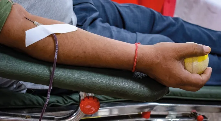 ব্লাডব্যাঙ্কগুলিতে রক্তের আকাল, কোচবিহারে বিএমওএইচদের রক্তদান শিবিরের নির্দেশ