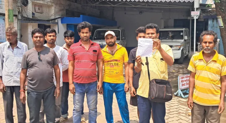 চাষের জল না পেয়ে বিডিওর কাছে চাষিরা, বাঁধ মেরামত হয়নি, শুকোচ্ছে আত্রেয়ী