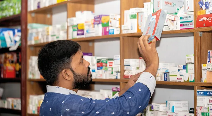 ফার্মাসিস্ট ছাড়াই চলছে ওষুধের দোকান, জেলার ৯ ব্যবসায়ীর লাইসেন্স সাসপেন্ড