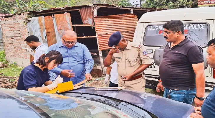 ধৃতের ‘গল্প’ ওড়াল প্রতিবেশীরা, প্রেমিকের বাড়িতেই খুন নাবালিকা