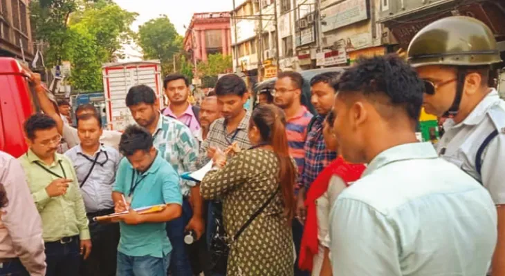 দুধে ভেজাল নেই তো, যাচাই করতে গণেশ টকিজ মার্কেটে যৌথ অভিযান