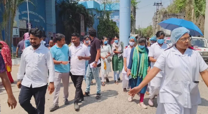 চাঁচল হাসপাতালে কর্তব্যরত নার্সকে হুমকি জেলা পরিষদের সদস্যর স্বামীর