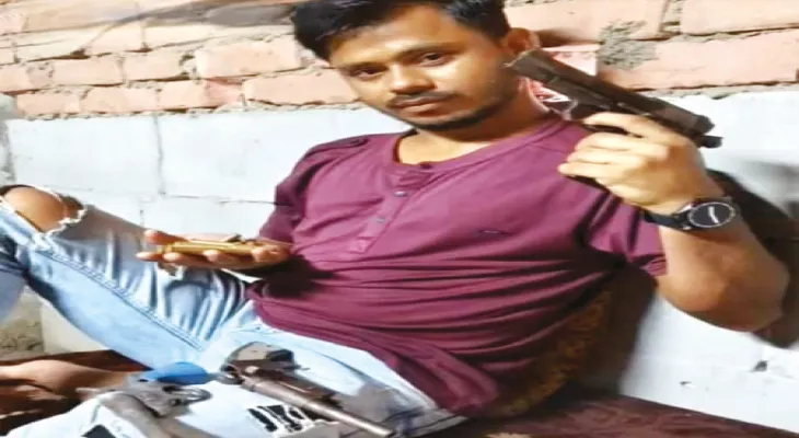 আগ্নেয়াস্ত্র হাতে যুবকের ছবি ভাইরাল নৈহাটিতে রাজনৈতিক চাপানউতোর