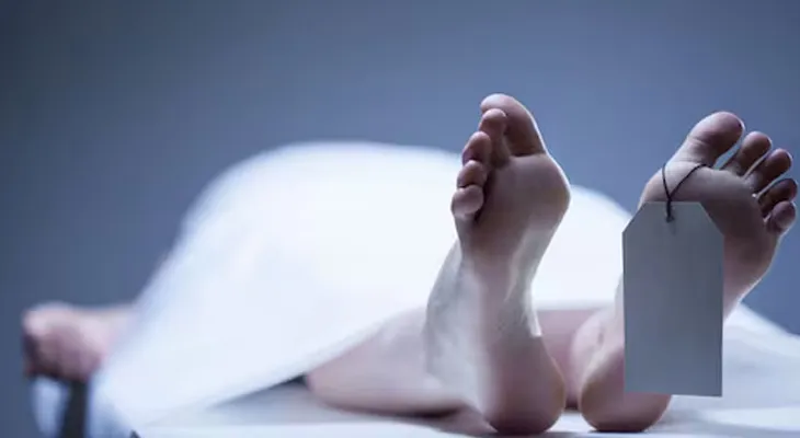 দুই শিশু সন্তানের সামনেই ট্রেন লাইনে ঝাঁপ দিয়ে আত্মঘাতী বধূ