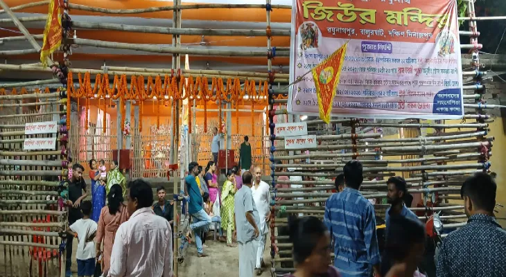 রঘুনাথ মন্দিরে পুজো দিতে পুণ্যার্থীর ঢল
