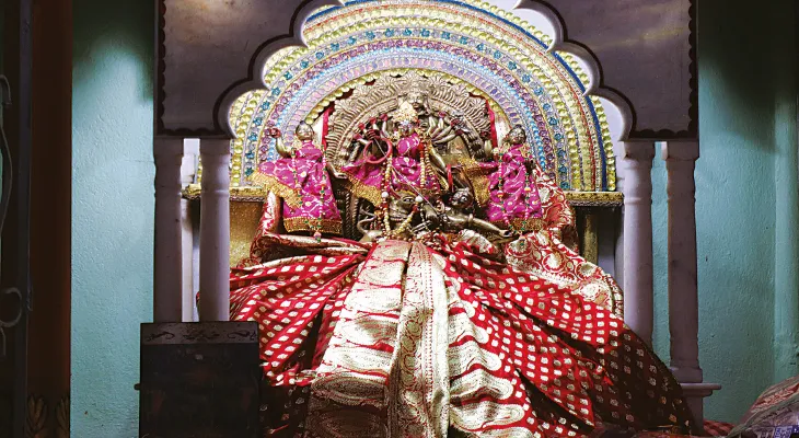 রাজ রাজেশ্বরী মন্দিরে বাসন্তী পুজো উপলক্ষ্যে উৎসবে মেতেছে বড়নগর