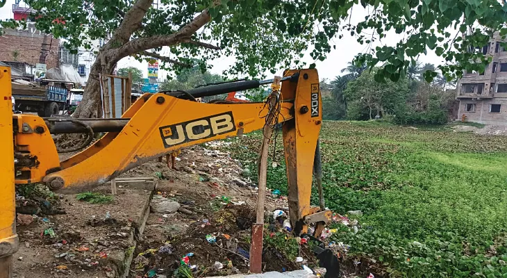 বেলডাঙায় মজে যাওয়া, ভরাট করা জলাশয় সংস্কার পুরসভার