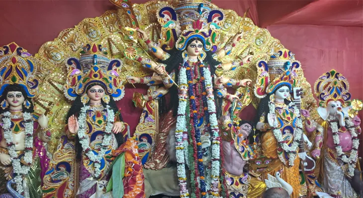 ৭৪ বছর আগে শুরু কুমোরটুলির বাসন্তী আরাধনা, উন্মাদনায় ভাঁটা পড়েনি আজও